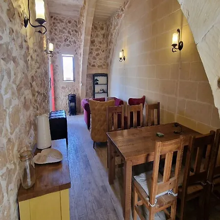 The Old Mill 4* Il-Pergla